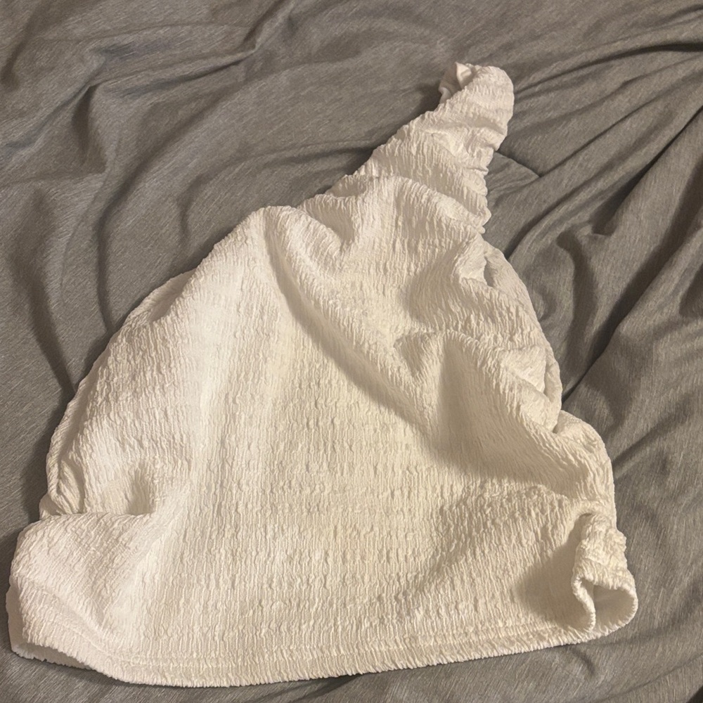 SHEIN White Textured Crop Top